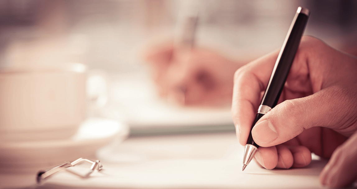 Шариковая ручка в руке